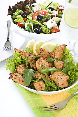 포토 JPG 해외이미지 라이프스타일 접시 음식 포크 다이어트 토마토 채소 치즈 건강 요리 사람없음 옆모습 장식 초록색 우주 식사 저녁식사 치킨 봄 이탈리아 샐러드 흰색 신선 고명 사발 혼합 상추 자르기 먹기 레몬 그리스 유기농 올리브 성분 바질 내추럴 점심식사 쪽파 고립 시저샐러드 저지방 채식주의자 해외202004 해외포토 식기 웰빙 계절 열매 유럽 뷰포인트 컬러 과일 모션 유제품 생활 사기그릇 기름_음식 채식 파 닭고기요리 파일형식 이미지허브