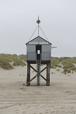 포토 JPG 해외이미지 모래 바다 섬 건축양식 자연 새로움 주택 풍경 사람없음 목재 모래사장 계단 안개 가을 행운 역사 구출 모래언덕 시골집 위치 봉 북쪽 기념물 천연기념물 고립 뿌연 해외202004 해외포토 나무 계절 건축 컨셉 재료 날씨 건물 도움 방향 언덕 생태계 파일형식 이미지허브