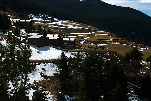 포토 JPG 해외이미지 나무 유럽 도로 여행 겨울 자연 하늘 휴가 산 주택 파노라마 풍경 사람없음 야외 초록색 파란색 태양 마을 계곡 시골 그룹 숲 언덕 안도라 해외202004 해외포토 자연요소 식물 계절 나라 길 컬러 교통시설 촬영기법 건물 생태계 파일형식 이미지허브