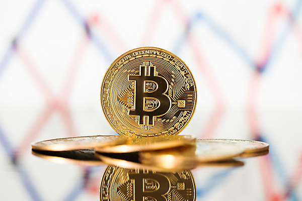 포토 JPG 해외이미지 아이콘 백그라운드 컨셉 돈 인터넷 비즈니스 그래프 미래 사람없음 금융 노트북 쇼핑 컴퓨터 금속 디지털 동전 가을 흰색 시장 황금 암호 가격 하락 심볼 무역 투자 전자 토막 파산 적자 가상 가상화폐 해외202004 해외포토 계절 산업 컬러 재질 경제 전자제품 재산 파일형식 이미지허브