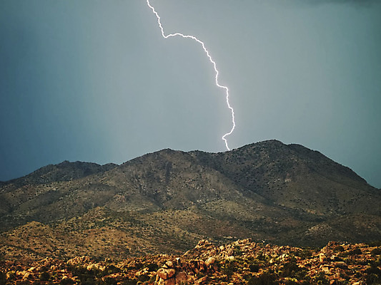 포토 JPG 해외이미지 구름 디자인 밭 자연 하늘 날씨 추상 불꽃 사람없음 파란색 빛 반사 어둠 힘 활발 젖음 에너지 광선 야간 위험 번개 흥분 볼트 충격 폭풍 천국 나쁜 해고 뇌우 때리기 순간 스트라이크 요금 폭풍우 힘찬 해외202004 해외포토 자연요소 감정 컬러 컨셉 무늬 농업 비즈니스 모션 불 공구 비_날씨 자연재해 생태계 파일형식 이미지허브