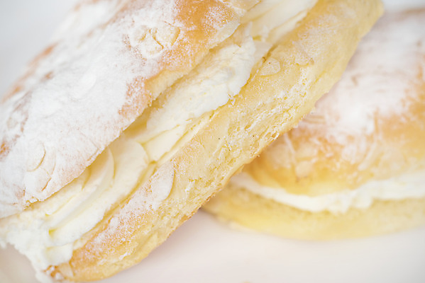 포토 JPG 해외이미지 전통 접시 음식 조각 백그라운드 디저트 요리 사람없음 장식 파티 케이크 계란 식사 빵집 흰색 축하 신선 생일 달콤 맛 아침식사 상품 설탕 굽기 먹기 크림 칼로리 버터 솜털 페스츄리 핸드메이드 해외202004 해외포토 식기 기념일 빵 컬러 컨셉 모션 이벤트 상점 알 구이 파일형식 이미지허브