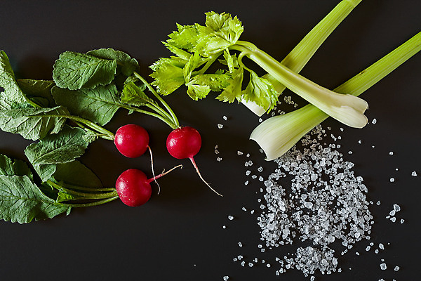 포토 JPG 해외이미지 음식 농업 채소 검은배경 실내 파슬리 건강 요리 사람없음 가로 컬러풀 수확 시골 신선 에코 유기농 레이아웃 날것 소금 숙성 채식주의자 총각무 비건 해외202004 해외포토 웰빙 산업 컬러 백그라운드 내부 환경 검은색 무 채식 파일형식 이미지허브