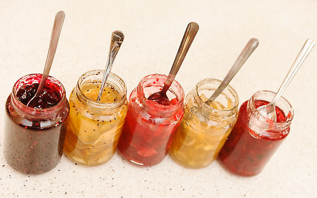 포토 JPG 해외이미지 음료 음식 오렌지 재료 유리 딸기 디저트 건강 사람없음 숟가락 검은색 항아리 달콤 보호 사과 잼 먹기 블루베리 산딸기 건포도 마멀레이드 살구 핸드메이드 해외202004 해외포토 컬러 컨셉 과일 모션 재질 포도 수저 도자기 소스_음식 맛 건과일 파일형식 이미지허브