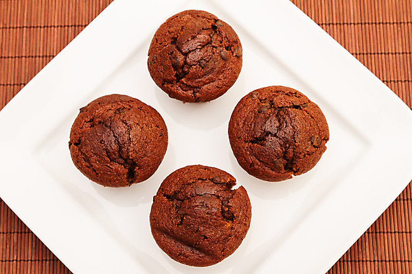 포토 JPG 해외이미지 접시 음식 티타임 디저트 사람없음 갈색 쿠키 케이크 초콜릿 식사 어둠 빵집 흰색 신선 달콤 맛 아침식사 상품 유혹 설탕 굽기 먹기 머핀 칼로리 번 페스츄리 해로움 솔깃 해외202004 해외포토 식기 빵 컬러 컨셉 모션 휴식 상점 구이 파일형식 이미지허브