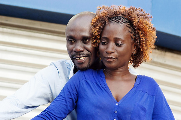 포토 JPG 해외이미지 커플 응시 여자 남자 행복 사랑 웃음 사람 두명 해외202004 해외포토 시선 감정 관계 표정 파일형식 이미지허브