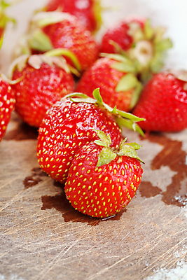 포토 JPG 해외이미지 계절 열매 음식 농업 다이어트 과일 자연 벽지 딸기 디저트 건강 씨앗 사람없음 목재 빨간색 초록색 봄 활발 샐러드 신선 시장 달콤 맛 아침식사 먹기 상쾌 에코 유기농 칼로리 생태학 채식주의자 해외202004 해외포토 나무 식물 웰빙 교육 감정 산업 컬러 컨셉 재료 모션 환경 식사 생태계 채식 파일형식 이미지허브