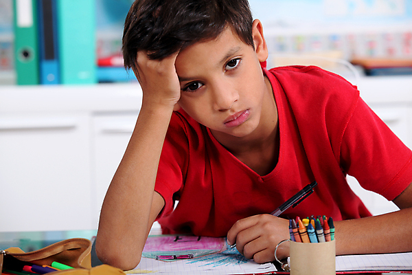 포토 JPG 해외이미지 학생 손 교육 얼굴 어린이 남학생 티셔츠 교실 학교 수업 피곤 한명 동양인 풍경 소년 청년 빨간색 연필 펜 머리 기댐 머그컵 표현 기록 냄비 책상 그림 최초 팔꿈치 해외202004 해외포토 1 남자 컬러 가구 컨셉 셔츠 모션 학용품 사람 인종 성인 신체부위 컵 필기구 솥 팔 파일형식 이미지허브