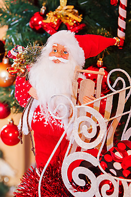 포토 JPG 해외이미지 나무 계절 전통문화 인형 크리스마스장식 크리스마스 겨울 휴가 선물 사람없음 목재 장식 빨간색 한개 장난감 크리스마스트리 산타클로스 파티 놀람 피규어 흰색 자녀 축하 인사 화려 유머 성자 저녁 마네킹 12월 썰매 리빙 인공 크리스마스이브 크리스마스배경 해외202004 해외포토 식물 1 전통 기념일 감정 종교 문화 컬러 백그라운드 컨셉 재료 표정 이벤트 미니어처 예절 날짜 야간 파일형식 이미지허브