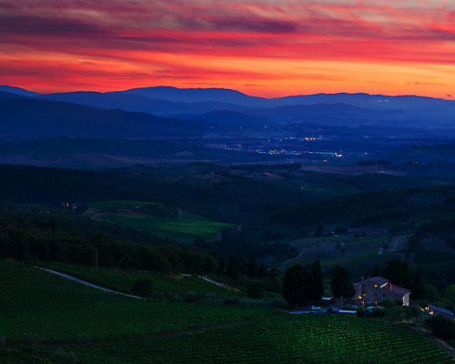 포토 JPG 해외이미지 나무 구름 유럽 도로 백그라운드 밭 농업 자연 하늘 휴가 주택 파노라마 풍경 사람없음 야외 초록색 여름 빛 햇빛 농가 농장 농경지 평화 일출 정원 일몰 놀람 봄 이탈리아 새벽 안개 시골 신비 언덕 그림 올리브 포도밭 뿌연 시에나 토스카나 수평선 해외202004 해외포토 자연요소 식물 계절 열매 감정 나라 산업 길 컬러 컨셉 교통시설 날씨 촬영기법 표정 건물 태양 노을 생태계 파일형식 이미지허브