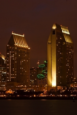 포토 JPG 해외이미지 구름 바다 건축양식 거리 사람없음 야외 건물 물 도시풍경 컬러풀 반사 여행객 항구 보라색 고층빌딩 미국 도시 만 도심 야간 상업 캘리포니아 장면 태평양 스카이라인 해외202004 해외포토 자연요소 건축물 건축 컬러 북아메리카 교통시설 사람 풍경 빌딩 파일형식 이미지허브