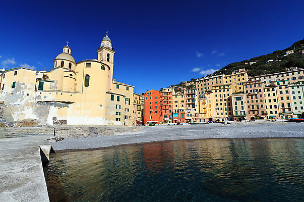 포토 JPG 해외이미지 전통 외관 유럽 모래 바다 여행 건축양식 하늘 주택 풍경 해변 사람없음 파란색 컬러풀 노란색 교회 마을 이탈리아 산책로 바위 도시 지중해 타운 바실리카 해외202004 해외포토 건축 나라 길 컬러 종교건축 건물 돌_바위 파일형식 이미지허브