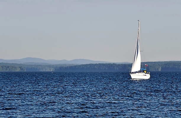 포토 JPG 해외이미지 1 계절 호수 스포츠 파도 여행 요트 자연 하늘 표면 아침 바람 휴식 산 항해 풍경 사람없음 물 여름 파란색 반사 일몰 흰색 보트 러시아 엽서 네비게이션 수평선 해외202004 해외포토 주간 자연요소 유럽 바다 컬러 컨셉 배_교통 날씨 노을 편지 생태계 파일형식 이미지허브