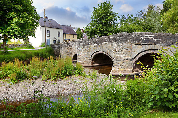 포토 JPG 해외이미지 영어 유럽 영국 잉글랜드 사람없음 강 마을 해외202004 해외포토 문자 나라 파일형식 이미지허브
