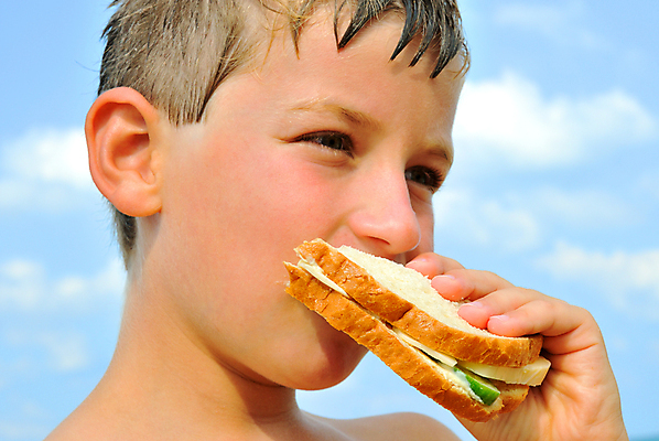 포토 JPG 해외이미지 1 손 행복 얼굴 어린이 음식 빵 치즈 샌드위치 건강 한명 사람 소년 가로 햇빛 갈색 저녁식사 작음 먹기 점심식사 초보 유일 해외202004 해외포토 남자 감정 컬러 모션 유제품 신체부위 태양 식사 크기 파일형식 이미지허브