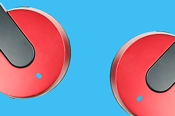 포토 JPG 해외이미지 1 음악 이어폰 백그라운드 컨셉 통신 모바일 휴식 아이디어 사람없음 파란색 전자제품 머리 디지털 헤드폰 소리 듣기 장비 흰색 쌍 볼륨 정상 큼 휴대용 전화기 오브젝트 싱글 귀 오디오 스테레오 뮤지컬 해외202004 해외포토 컬러 음향기기 모션 문화예술 신체부위 크기 파일형식 이미지허브