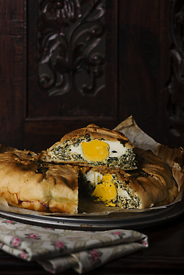 포토 JPG 해외이미지 음식 여행 백그라운드 다이어트 채소 재료 부활절 치즈 파슬리 건강 요리 사람없음 목재 빨간색 와인 버섯 이탈리아 껍질 시골 칼 낟알 굽기 허브 머리위 토핑 시금치 건강식 쪽파 딜 입가심 짠맛 타르트 페스츄리 해외202004 해외포토 나무 식물 기념일 유럽 빵 컬러 유제품 주류 맛 구이 파이_빵 파 파일형식 이미지허브