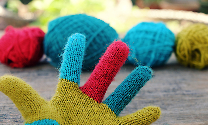 포토 JPG 해외이미지 손 장갑 백그라운드 겨울 장신구 추상 따뜻함 발렌타인데이 선물 취미 사람없음 컬러풀 활발 추위 뜨개질 니트 만들기 DIY 양모 핸드메이드 어머니의날 해외202004 해외포토 잡화 계절 기념일 컬러 컨셉 상의 무늬 모션 데이이벤트 신체부위 직물 미국문화 파일형식 이미지허브