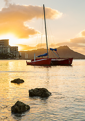 포토 JPG 해외이미지 구름 실루엣 바다 분홍색 섬 요트 하늘 휴가 열대 항해 따뜻함 풍경 사람없음 물 여름 파란색 태양 반사 일출 맑음 일몰 새벽 보트 정박 휴양지 화산 하와이 태평양 분화구 파라다이스 해외202004 해외포토 자연요소 계절 컬러 배_교통 날씨 산 촬영기법 노을 미국 장소 파일형식 이미지허브