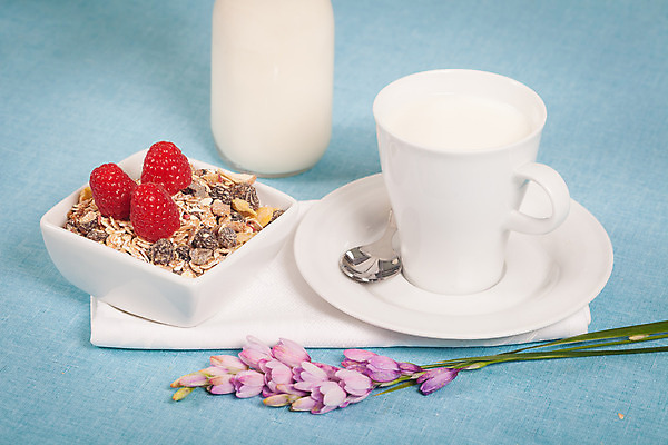 포토 JPG 해외이미지 열매 음료 다이어트 재료 유리 아침 건강 사람없음 컵 파란색 식사 봄 우유 추위 흰색 신선 아침식사 시리얼 산딸기 뮤즐리 해외202004 해외포토 주간 식물 식기 계절 음식 컬러 과일 재질 유제품 파일형식 이미지허브