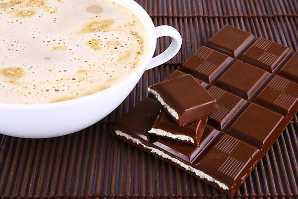 포토 JPG 해외이미지 커피 음료 사람없음 컵 이탈리아 거품 우유 흰색 뜨거움 컵받침 크림 카푸치노 단절 라떼 카페인 해외202004 해외포토 식기 유럽 컬러 유제품 받침대 파일형식 이미지허브