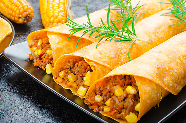 포토 JPG 해외이미지 전통 음식 빵 토마토 채소 고추 검은배경 양파 건강 육류 옥수수 사람없음 빨간색 초록색 식사 저녁식사 치킨 샐러드 소고기 덮개 신선 뜨거움 상추 바비큐 매움 밀가루 후추 타코 점심식사 케밥 과카몰리 백리향 살사댄스 할라피뇨 핸드메이드 해외202004 해외포토 컬러 백그라운드 식재료 곡류 검은색 뚜껑 춤 소스_음식 맛 가루 향신료 닭고기요리 파일형식 이미지허브