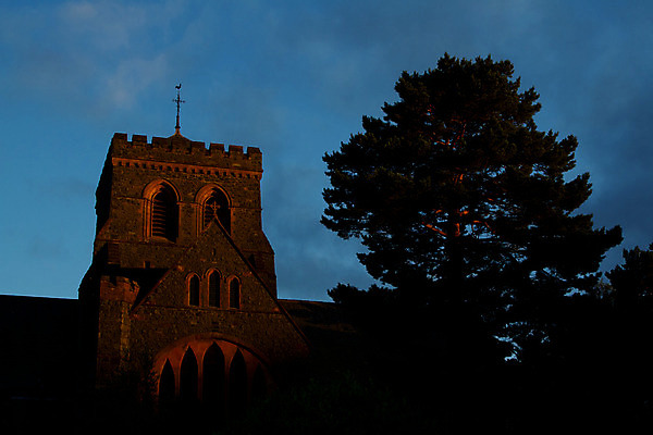 포토 JPG 해외이미지 나무 구름 오렌지 창문 하늘 날씨 사람없음 건물 빨간색 파란색 빛 교회 탑 바위 소나무 역사 야간 저녁 고딕 해외202004 해외포토 자연요소 식물 건축물 컬러 과일 종교건축 돌_바위 파일형식 이미지허브