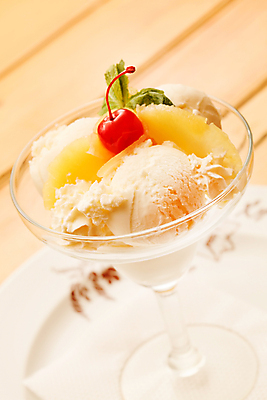 포토 JPG 해외이미지 분홍색 오렌지 과일 공 유리 아이스크림 디저트 사람없음 컵 갈색 냉동 얼음 추위 흰색 신선 체리 사발 닫기 달콤 맛 민트 크림 파인애플 싱글 상쾌 부드러움 바닐라 섞기 젤라또 해외202004 해외포토 자연요소 식기 감정 음식 컬러 컨셉 모션 재질 감각 사기그릇 허브 열대과일 파일형식 이미지허브