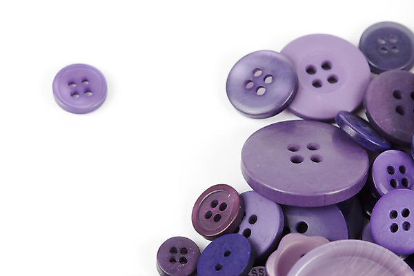 포토 JPG 해외이미지 디자인 옷 백그라운드 버튼 취미 사람없음 빨간색 파란색 컬러풀 유행 보라색 흰색 직물 원형 실 바느질 플라스틱 오브젝트 해외202004 해외포토 도형 컬러 재질 파일형식 이미지허브