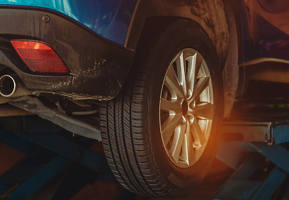 포토 JPG 해외이미지 배너 산업 스포츠 백그라운드 컨셉 비즈니스 자동차 태국 안전 동양인 사람없음 빨간색 파란색 상점 검은색 기계 장비 운전 공구 바퀴 센터 작업실 변화 가장자리 수리 역 주차 서비스 타이어 고정 정비공 고무 공학 모터 유지 돌봄 리프팅 자동 제어 차고 해외202004 해외포토 교육 아시아 육상교통 컬러 교통시설 모션 인종 도구 기술자 둘레 파일형식 이미지허브