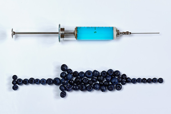 포토 JPG 해외이미지 건강 주사기 사람없음 약 액체 블루베리 예방접종 화학물질 해외202004 해외포토 과일 의학 의료기기 화학 접종 파일형식 이미지허브