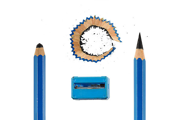 포토 JPG 해외이미지 백그라운드 문구용품 사람없음 목재 연필 검은색 껍질 흰색 도구 기록 끝 숲 먼지 펜촉 나무껍질 부스러기 흑연 해외202004 해외포토 나무 컬러 재료 학용품 필기구 펜 광석 오브젝트 파일형식 이미지허브