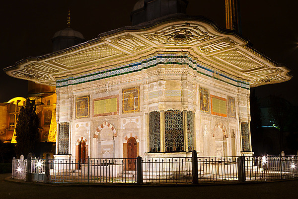 포토 JPG 해외이미지 디자인 유럽 아시아 여행 패턴 건축양식 휴가 조명 이스탄불 3 미술 사람없음 건물 물 컬러풀 숫자 어둠 궁전 역사 황금 빨래 야간 싱크대 분수 대리석 대야 칠면조 빛망울 옛날 하렘 해외202004 튀르키예 해외포토 자연요소 문자 건축물 건축 나라 컬러 고건축 가사 무늬 재료 조류 문화예술 빛 개수대 파일형식 이미지허브