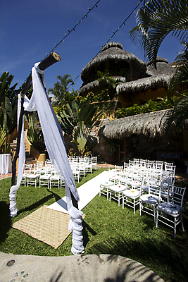 포토 JPG 해외이미지 기념일 꽃 기독교 모래 바다 결혼 의자 휴가 사랑 이벤트 사람없음 야외 장식 가로 물 파란색 야자수 햇빛 갈색 파티 카펫 흰색 축하 직물 뜨거움 고급 우아함 배열 서비스 준비 방문 약혼 예복 설정 열대기후 해외202004 해외포토 자연요소 나무 식물 옷 감정 종교 컬러 가구 컨셉 태양 약속 파일형식 이미지허브