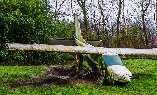 포토 JPG 해외이미지 공원 교통수단 날개 교통시설 날씨 바닥 비행기 사람없음 장식 정원 기계 수확 역사 버리기 향수 항공 복고 프로펠러 제트기 한조각 깨짐 대패 땅바닥 옛날 해외202004 해외포토 1 공공시설 교통 컨셉 농업 항공교통 모션 대중교통 화장품 시설 파일형식 이미지허브