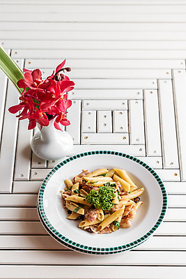 포토 JPG 해외이미지 접시 음식 잎 채소 부분 고추 새우 파스타 파슬리 건강 마늘 스파게티 육류 돼지고기 요리 사람없음 빨간색 초록색 식당 식사 저녁식사 이탈리아 신선 뜨거움 향신료 국수 매움 베이컨 후추 바질 점심식사 해외202004 해외포토 식물 식기 유럽 컬러 식재료 서양음식 갑각류 상점 면류 맛 향미료 파일형식 이미지허브