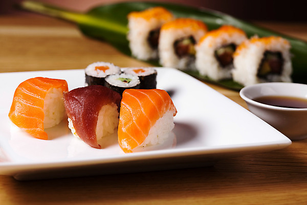 포토 JPG 해외이미지 전통 접시 아시아 음식 바다 다이어트 채소 젓가락 탁자 밥 오이 새우 건강 어류 동양인 사람없음 빨간색 주방 일본 식사 저녁식사 초밥 회 신선 해조류 두루마리 자르기 해산물 대나무 준비 날것 연어 동쪽 점심식사 해외202004 해외포토 나무 식기 나라 컬러 가구 모션 수저 갑각류 인종 수중동물 해양식물 방향 일본음식 파일형식 이미지허브