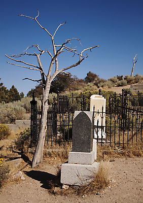 포토 JPG 해외이미지 손 종교 얼굴 어린이 조각 날개 천사 그림자 사람없음 조각상 머리 검은색 희망 바위 흰색 기도 죽음 무덤 도자기 비석 심볼 깃털 묘사 천국 목각 보호자 장례 단아함 옛날 천진난만 동정 해외202004 해외포토 감정 컬러 컨셉 사람 신체부위 조형물 돌_바위 파일형식 이미지허브