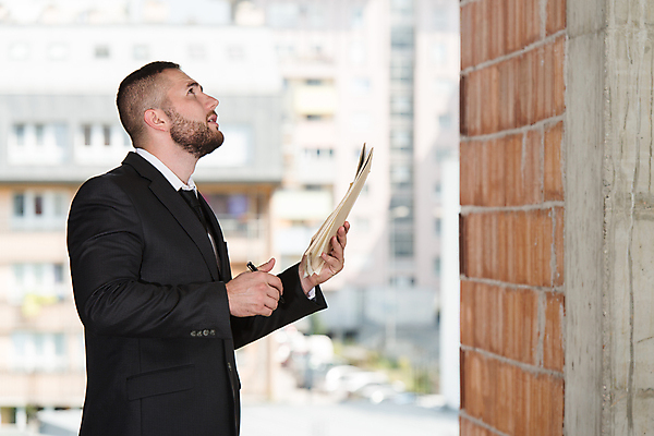 포토 JPG 해외이미지 백인 직업 남자 행복 산업 종이 포즈 비즈니스 성공 노동자 한명 서기 사람 인종 정장 성인 야외 건물 사무실 팔짱 업무 비즈니스맨 엔지니어 닫기 건축가 동료 경영자 리더 청사진 계약자 고용 정중 해외202004 해외포토 서양인 1 건축물 옷 감정 컨셉 관계 모션 구직 작업 직장인 기술자 계약 채용 파일형식 이미지허브