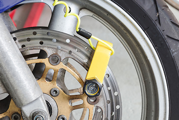 포토 JPG 해외이미지 손잡이 안전 사람없음 금속 자전거 검은색 장비 회색 오토바이 흰색 공구 바퀴 코드 암호 은색 플라스틱 도둑 절도 묘사 오브젝트 잠금 보안 타이어 고무 압력 차고 뺏기 해외202004 해외포토 컬러 모션 재질 바이크 도구 범죄 범죄인 파일형식 이미지허브