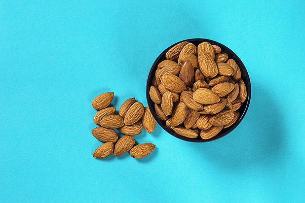 포토 JPG 해외이미지 그릇 백그라운드 다이어트 건조 사람없음 파란색 아몬드 해외202004 해외포토 식기 컬러 건강 견과류 파일형식 이미지허브