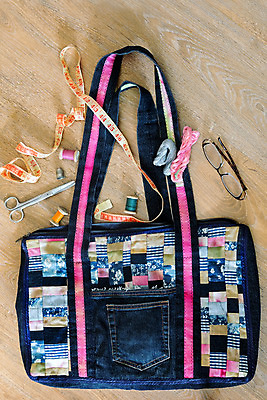 포토 JPG 해외이미지 전통 디자인 가방 장신구 기술 선물 미술 취미 사람없음 컬러풀 유행 업무 실 바느질 자르기 공예 기념품 내추럴 오리지널 인치 항목 핸드메이드 스타일 해외202004 해외포토 잡화 컬러 모션 문화예술 작업 오브젝트 파일형식 이미지허브