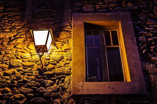 포토 JPG 해외이미지 전통 디자인 외관 유럽 벽 여행 건축양식 창문 벽돌 거리 주택 사람없음 야외 건물 빨간색 빛 어둠 일몰 프랑스 수확 골동품 등불 램프 도시 중세 역사 야간 저녁 복고 알프스 문학 타운 빛망울 프랑스어 광 옛날 해외202004 해외포토 자연요소 문자 건축물 건축 나라 컬러 농업 조명 노을 파일형식 이미지허브