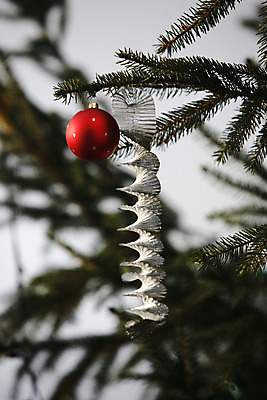 포토 JPG 해외이미지 나무 전통 계절 크리스마스 겨울 공 놀이 휴가 선물 사람없음 빨간색 산타클로스 축하 12월 해외202004 해외포토 식물 기념일 컬러 컨셉 날짜 파일형식 이미지허브