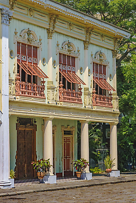 포토 JPG 해외이미지 나무 식물 전통 디자인 외관 공원 여행 건축양식 창문 자연 하늘 주택 사람없음 건물 파란색 도시 역사 에콰도르 남쪽 세기 옛날 스타일 해외202004 해외포토 건축물 공공시설 건축 컬러 모션 남아메리카 방향 생태계 파일형식 이미지허브