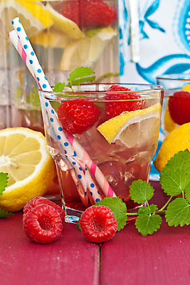 포토 JPG 해외이미지 열매 음료 음식 분홍색 과일 유리 귤 빨대 사람없음 장식 세로 물 컬러풀 얼음 주스 추위 신선 칵테일 달콤 레몬 레모네이드 묘사 상쾌 유기농 슬라이스 산딸기 시럽 숙성 핸드메이드 카피스페이스 해외202004 해외포토 자연요소 식물 웰빙 감정 컬러 재질 주류 공백 맛 에이드 파일형식 이미지허브