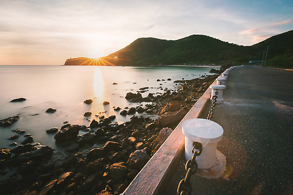 포토 JPG 해외이미지 실루엣 별 도로 벽 파도 바다 오렌지 자연 하늘 표면 산 거리 따뜻함 풍경 해변 사람없음 물 빛 햇빛 태양 일출 검은색 어둠 일몰 새벽 광선 바위 개울 가장자리 매끈함 태평양 암초 스카이라인 방법 해외202004 해외포토 자연요소 길 컬러 과일 교통시설 촬영기법 강 노을 돌_바위 감각 둘레 생태계 파일형식 이미지허브