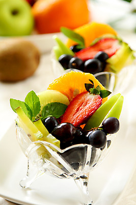 포토 JPG 해외이미지 웰빙 음식 다이어트 채소 오렌지 과일 부분 자연 딸기 포도 디저트 건강 키위 사람없음 빨간색 초록색 컬러풀 파티 보라색 샐러드 촉촉함 흰색 사발 달콤 아침식사 사과 먹기 민트 준비 유기농 부드러움 내추럴 채식주의자 해외202004 해외포토 컬러 모션 이벤트 식사 젖음 감각 사기그릇 맛 허브 생태계 채식 파일형식 이미지허브