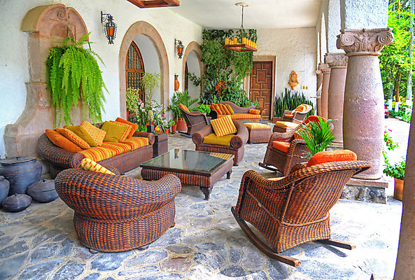 포토 JPG 해외이미지 나무 식물 가구 의자 유리 탁자 휴식 사람없음 야외 장식 파티 문 평화 방 도자기 남아메리카 라틴아메리카 갑판 아치 에콰도르 해외202004 해외포토 생활용품 컨셉 배_교통 재질 아메리카 이벤트 파일형식 이미지허브