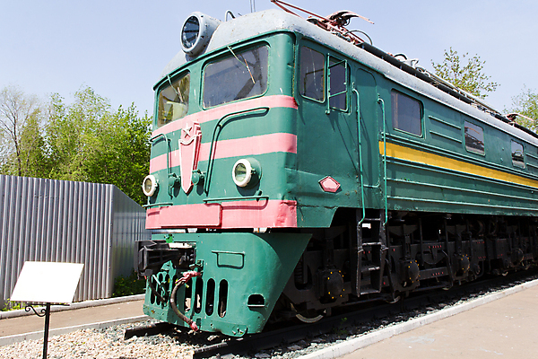 포토 JPG 해외이미지 유럽 도로 자동차 외벽 사람없음 기차 역 철 승합차 엔진 단상 디젤 러시아인 석탄 해외202004 해외포토 서양인 나라 길 육상교통 벽 교통시설 승용차 대중교통 파일형식 이미지허브